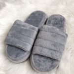 Pilkos naminės šlepetės